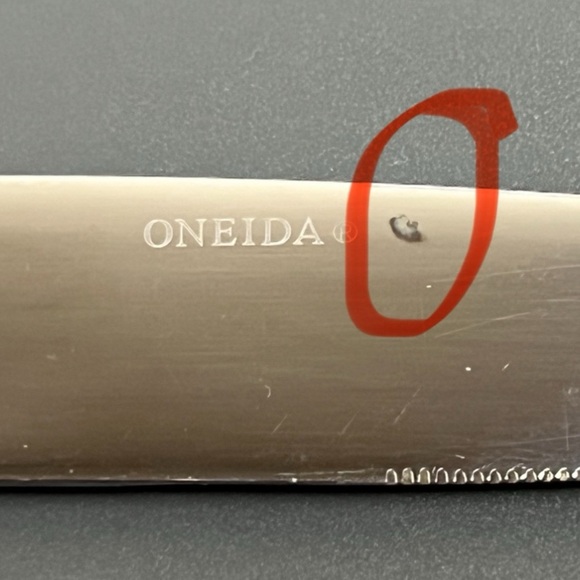 Oneida Countless Stainless 2 Dinner Knives Beaded Glossy Flatware E51N - Picture 9 of 9